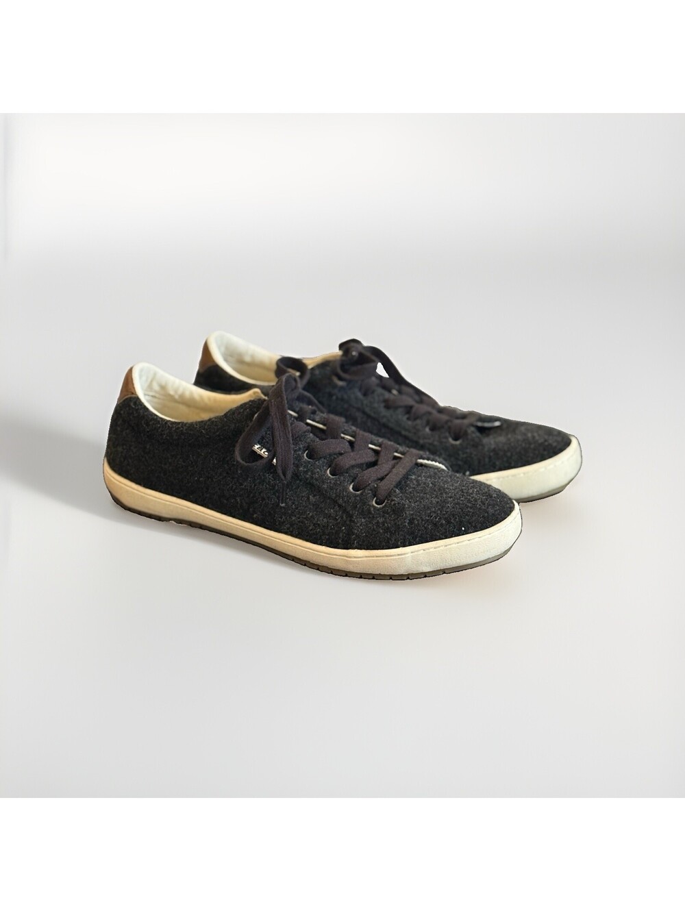 Taos Star Burst Sneakers Women's Size 9.5 Black Wool Lace Up Comfort Shoes